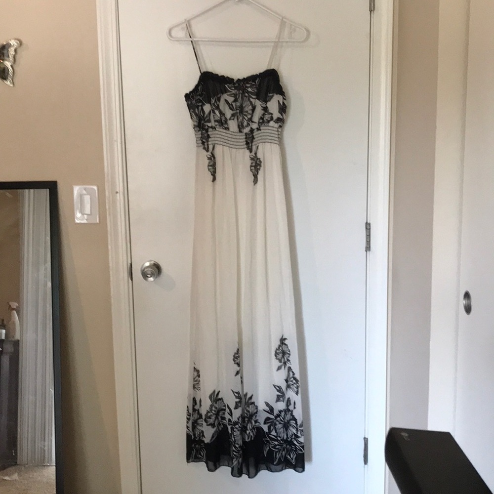 White and black summer dress